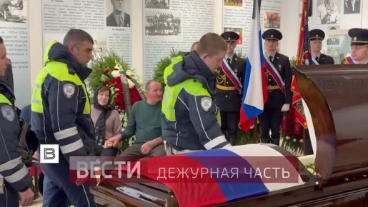 В Москве проходит прощание со старшим лейтенантом полиции Денисом Братущенко, который погиб при взрыве на площади Савеловского вокзала