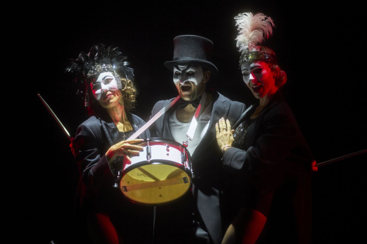 Никита Михалков: Дорогие друзья!. 17, 18 марта и 18, 19 апреля «Мастерская "12"» представит спектакль «Перед рассветом» на сцене нашего театра на Поварской улице Никита Михалков: Дорогие друзья!. 17, 18 марта и 18, 19 апреля «Мастерская "12"» представит спектакль «Перед рассветом» на сцене нашего театра на Поварской улице