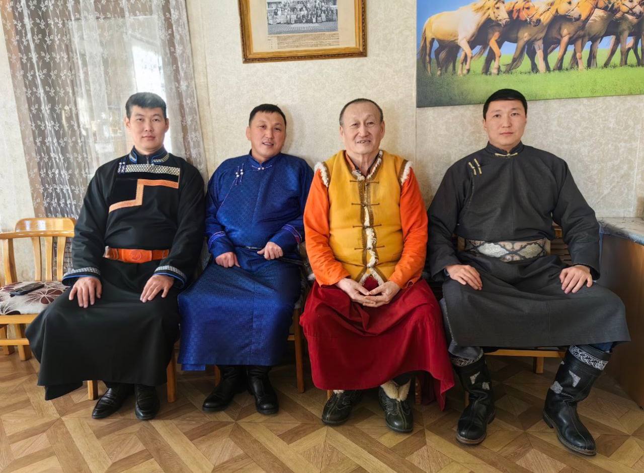 Сагаалхын cайн дэрнд ргэлжэлhрГал улаан морин жэл угтуулан, Буряад Уласай Арадай Хуралай hунгамалнууд агта хлэгд унажаурматайгаар арад зоноо амаршалаа hэн Сагаалхын cайн дэрнд ргэлжэлhрГал улаан морин жэл угтуулан, Буряад Уласай Арадай Хуралай hунгамалнууд агта хлэгд унажаурматайгаар арад зоноо амаршалаа hэн