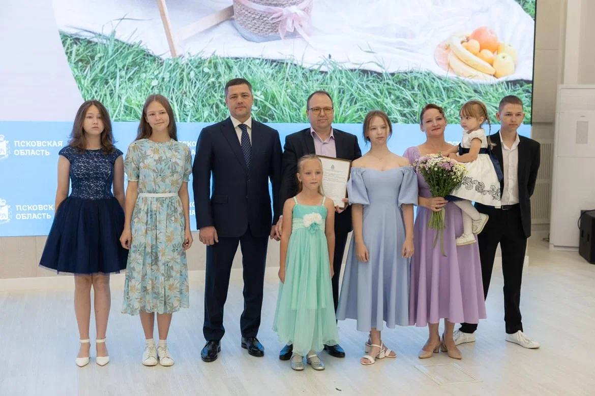 В Псковской области губернатор Михаил Ведерников сделал то, о чем уже давно просят большинство многодетных семей — расширил функционал использования жилищных сертификатов В Псковской области губернатор Михаил Ведерников сделал то, о чем уже давно просят большинство многодетных семей — расширил функционал использования жилищных сертификатов