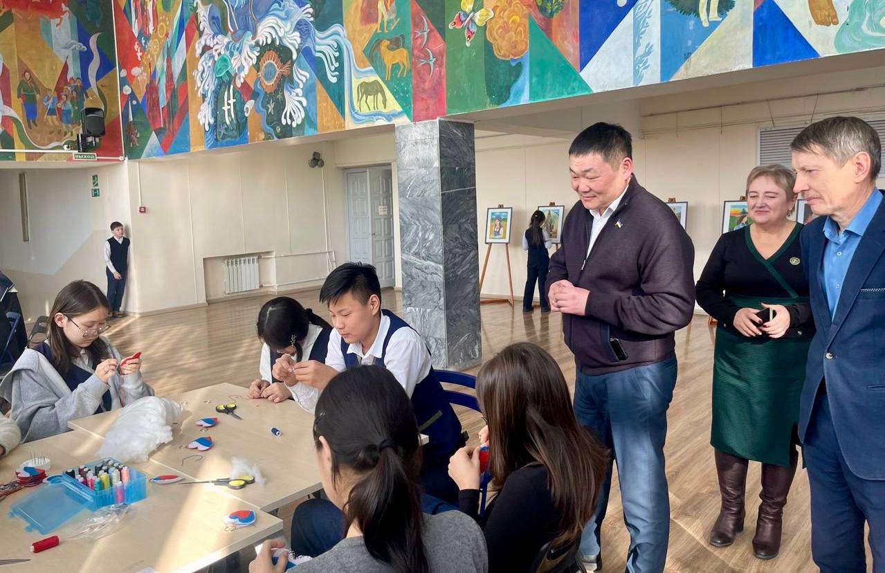 Заместитель председателя Комитета по социальной политике Народного Хурала РБ Вячеслав Дондоков и депутат Марина Рогачева приняли участие в открытии торжественного мероприятия «Доблесть в сердце, музыка в душе», которое... Заместитель председателя Комитета по социальной политике Народного Хурала РБ Вячеслав Дондоков и депутат Марина Рогачева приняли участие в открытии торжественного мероприятия «Доблесть в сердце, музыка в душе», которое...