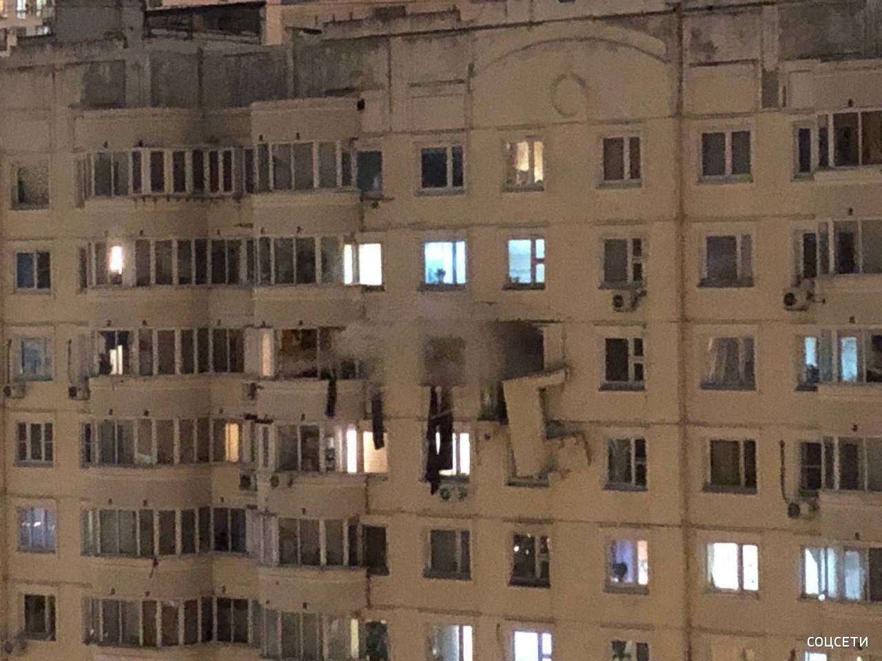 Взрыв произошел в доме на юго-западе Москвы, предварительно, пострадал один человек, сообщает ТАСС со ссылкой на оперативные службы Взрыв произошел в доме на юго-западе Москвы, предварительно, пострадал один человек, сообщает ТАСС со ссылкой на оперативные службы