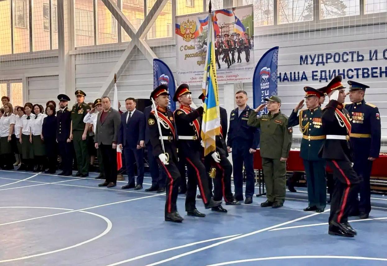 Депутаты Народного Хурала Республики Бурятия Вячеслав Дондоков и Жамбал-Жамсо Жанаев поздравили воспитанников Республиканской кадетской школы с Днем кадета России Депутаты Народного Хурала Республики Бурятия Вячеслав Дондоков и Жамбал-Жамсо Жанаев поздравили воспитанников Республиканской кадетской школы с Днем кадета России