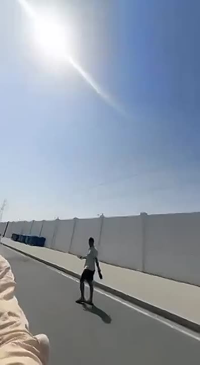 Разгонный блок иранской ракеты рухнул прямо в жилом квартале Дохи и взорвался