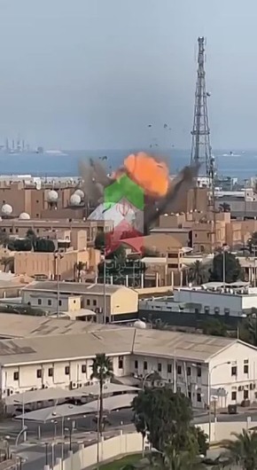 Иранский беспилотник Shahed-136 наносит удар по военно-морской базе США в Бахрейне