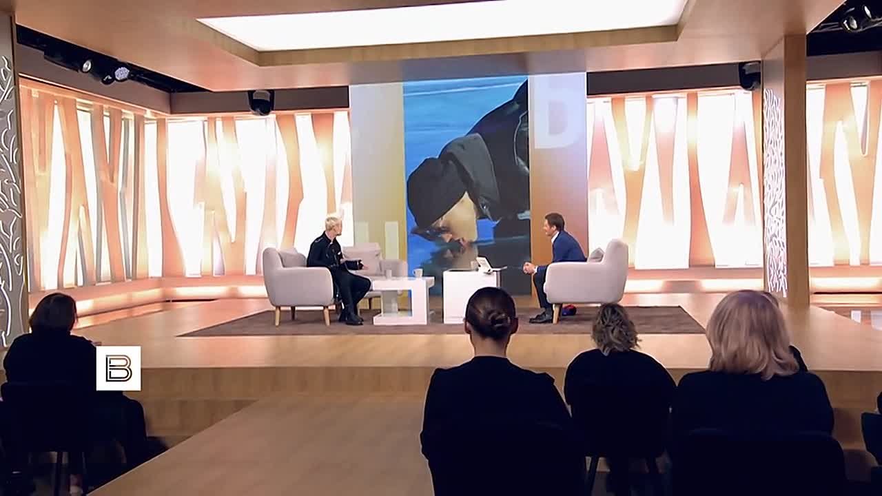 "Я всего лишь навсего прикоснулся и попробовал на вкус самое чистое озеро в мире": певец SHAMAN объяснил свой недавний порыв на Байкале, который завирусился в Сети и стал предметом мемов и споров