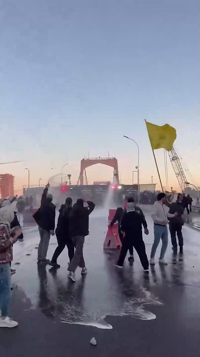 В Багдаде вспыхнули массовые акции протеста против США после гибели верховного лидера Ирана аятоллы Али Хаменеи