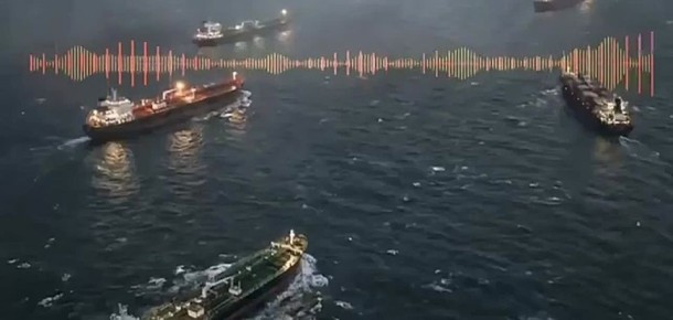 На память. Просто красиво. Момент закрытия Ормузского пролива Военно-морскими силами КСИР: "Это Военно-морские силы КСИР