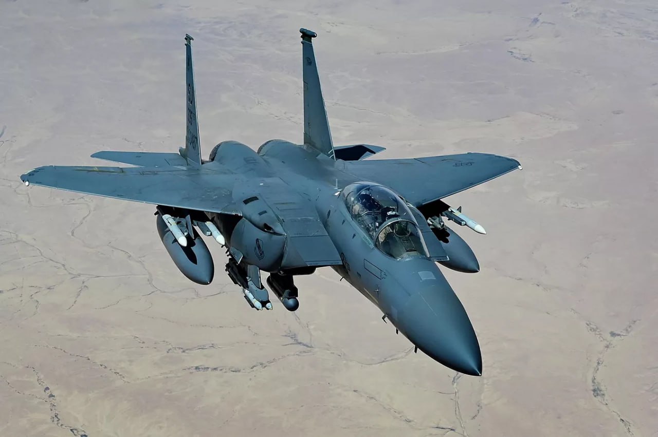 Несколько американских истребителей разбились в Кувейте, сообщили в Минобороны страны