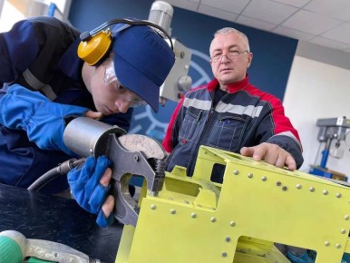 В День наставника Дмитрий Чернышенко объявил о старте конкурса «Наставничество»