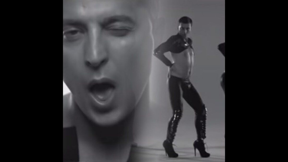 Самолёт летел, колёса стёрлися, вы не ждали нас, а мы припёрлися!*