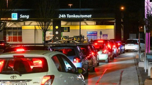 Немцы выстроились в очереди за бензином из-за политики США