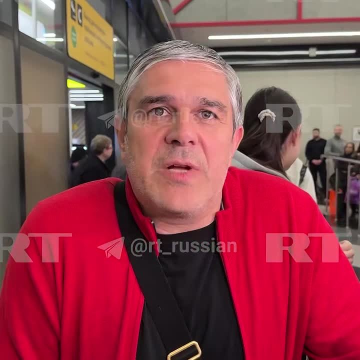 Александр Симонов: Я почему-то эти четыре года был уверен в том, что «русских, которые ничего не боятся» можно встретить в окопе, а не с рейса из Эмиратов