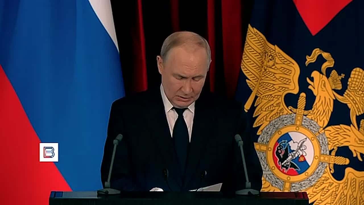 Серьезной проблемой МВД сегодня остается существенный некомплект личного состава, отметил Владимир Путин