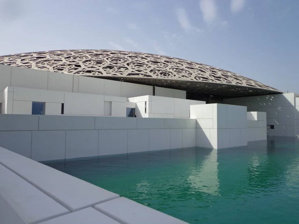 Во Франции обеспокоены судьбой шедевров живописи в Лувре Абу-Даби, который оказался рядом с линией фронта