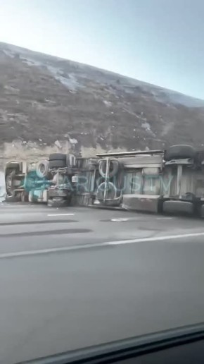 Фура перевернулась в пригороде Улан-Удэ