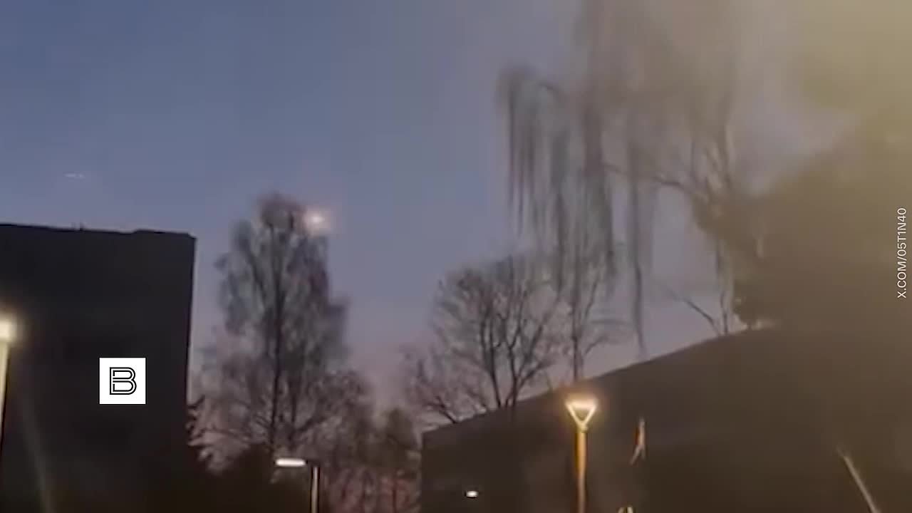 В Германии обломки метеорита упали на крыши домов в нескольких городах, передает Bild со ссылкой на полицию