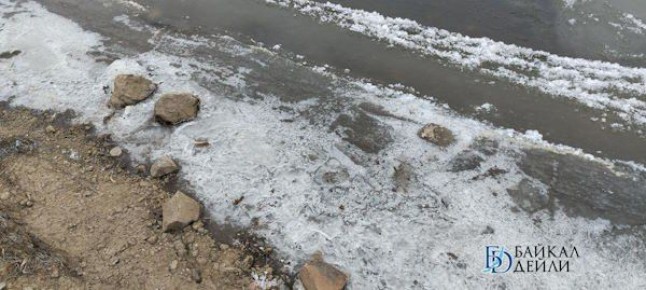 В Кабанском районе Бурятии под лёд провалился автомобиль