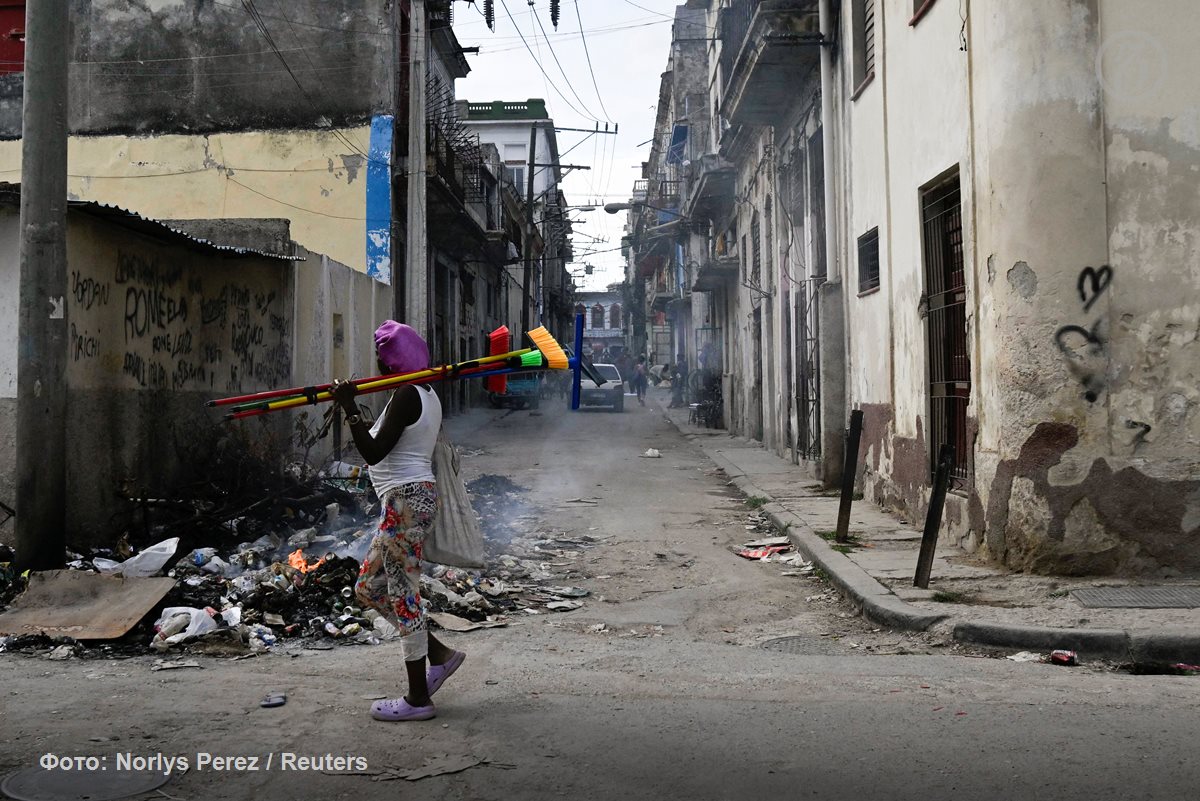 После трех месяцев нефтяной блокады со стороны США ситуация на Кубе близка к гуманитарной катастрофе: веерные отключения электроэнергии длятся до 15 часов в сутки, работа производств и учреждений серьезно затруднена, люди...