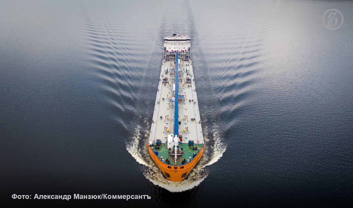 Российские производители нефтепродуктов перенаправляют поставки топлива на новые рынки в условиях отказа более традиционных партнеров от закупок из-за санкций